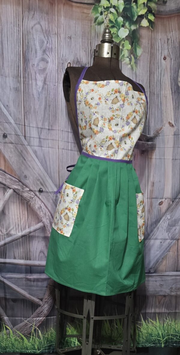 Kitchen Aprons Kids 10-16 yrs: Bees and their Hives