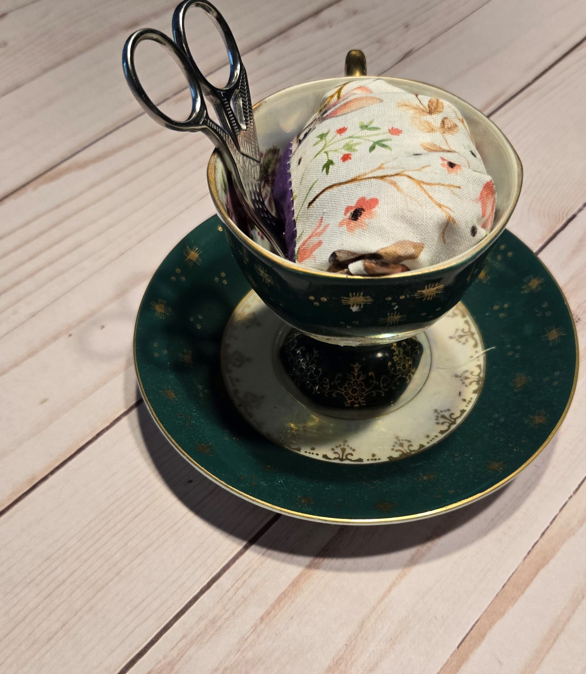 Pincushions: Classic Tea cup with Rabbits