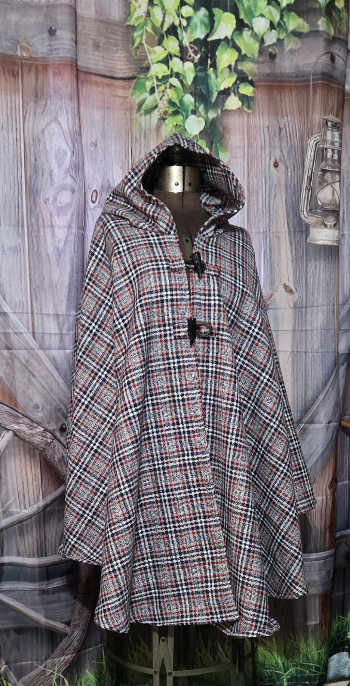 Wool Cloaks: Classic, Grey and Red plaid - Image 2