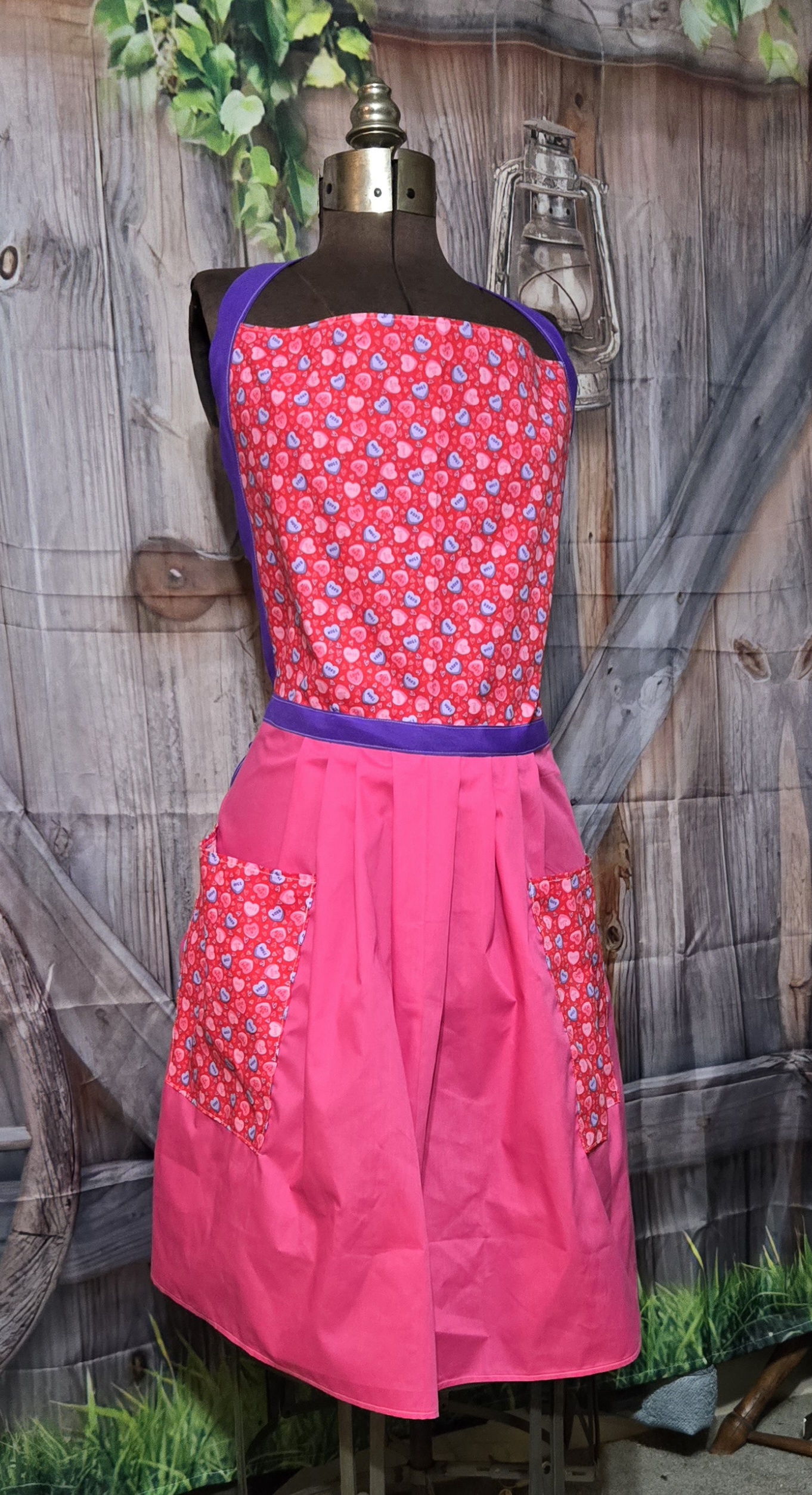 Kitchen Apron Full: Valentines: Valentine Hearts print top with pink skirt and two pockets - Image 2
