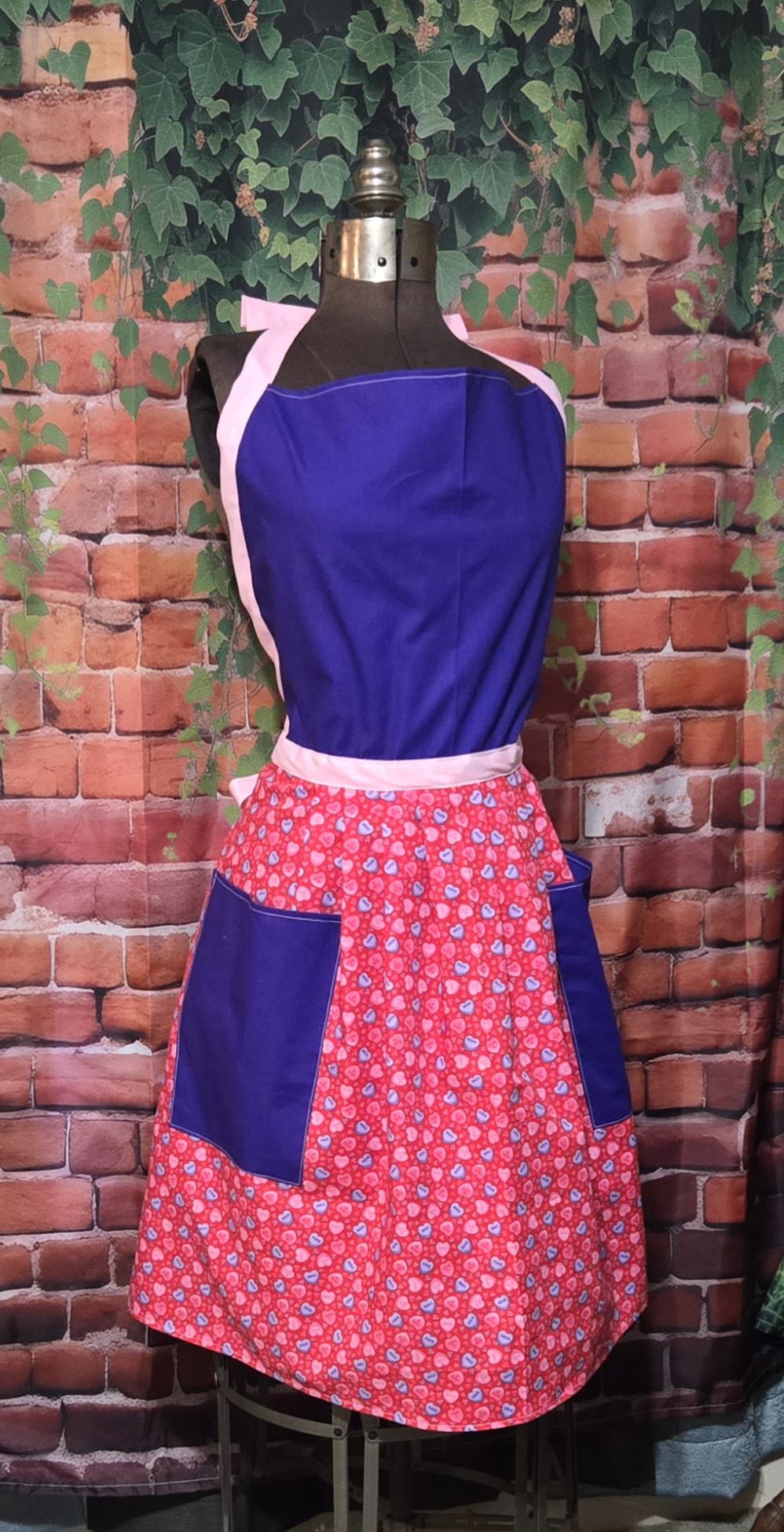 Kitchen Apron Full: Valentines: Purple top with Valentine Heart Print skirt and two pockets - Image 2