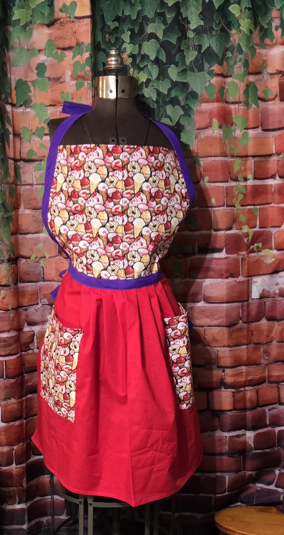 Kitchen Apron Full: Dessert A la Mode; Print Top, Red skirt with 2 pockets